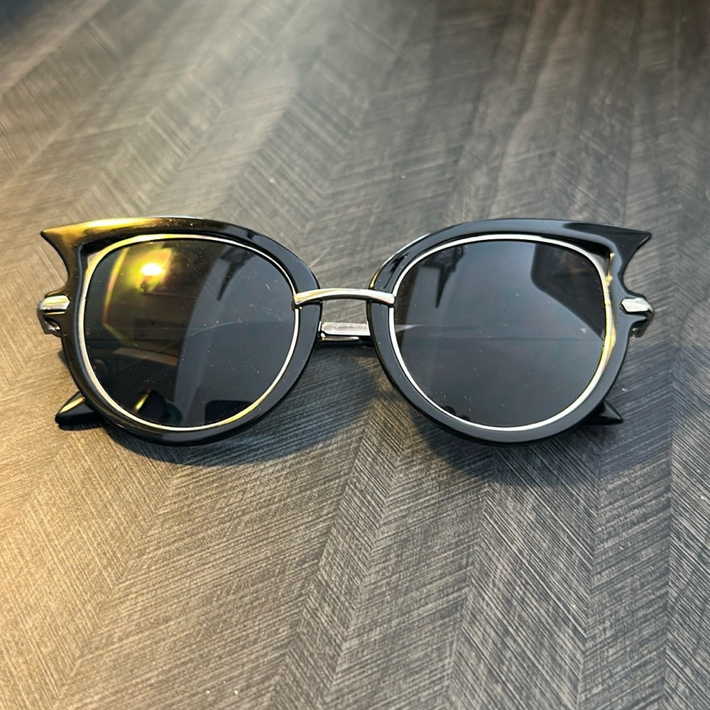 Womens black winged sunglasses